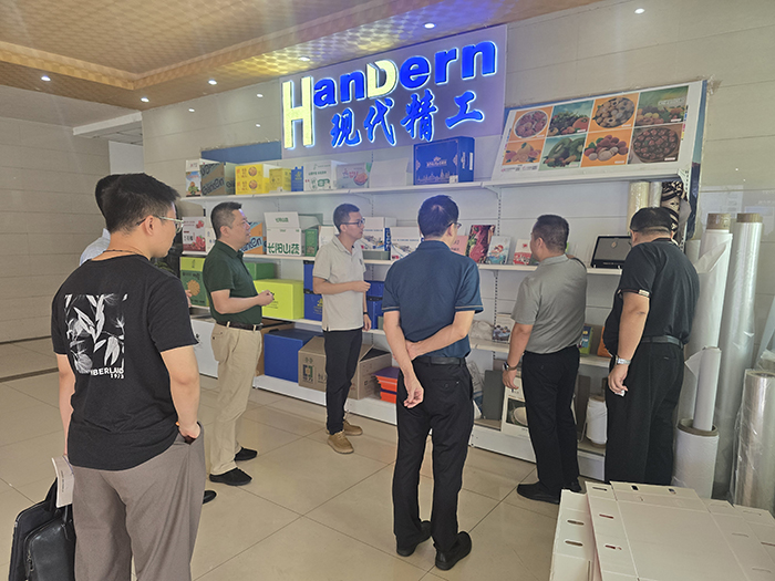 参观展厅 参观展厅
